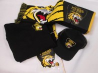 28-f10a-fan-set-7-tlg-neu-hoodie-gr-s-basecap-schal-flagge-sitzkissen-aufkleber-pin-3613-1.jpg