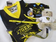 46-f87-1-fan-paket-5-tlg-trikot-gr-l-nr-09-luis-teddybaer-schluesselband-flagge-mini-shirt-nr-64-heyer-3818-1.jpg