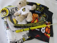 46-f89-1-fan-paket-6-tlg-trikot-gr-gxxl-nr-31-arendeas-teddybaer-schluesselband-flagge-mini-shirt-nr-26-hinz-stulpen-nr-28-3820-1.jpg