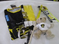46-f96-1-fan-paket-5-tlg-t-shirt-gr-xxl-teddybaer-flagge-schluesselband-stulpen-3827-1.jpg